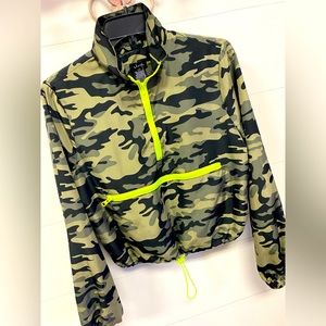 Justify Lightweight Pullover Medium